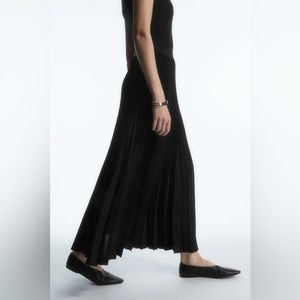 COS Pleated MIDI Skirt